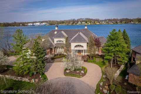 82 CHATEAUX DU LAC