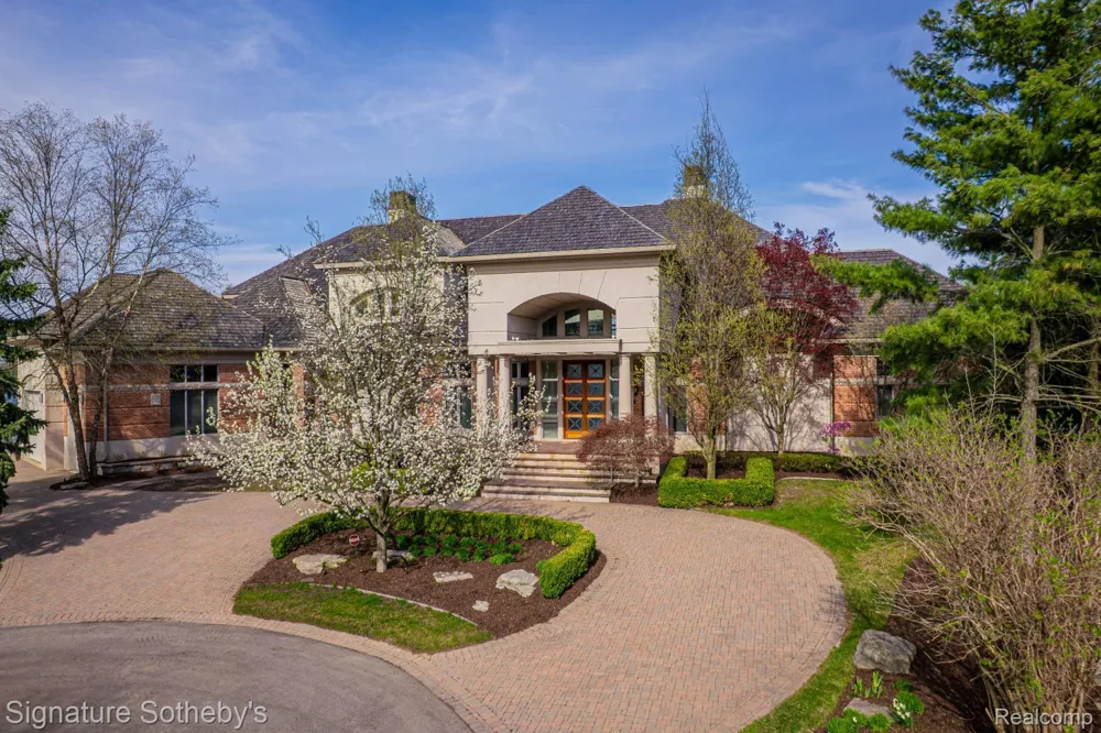 82 CHATEAUX DU LAC Fenton Charter Township, MI 48430