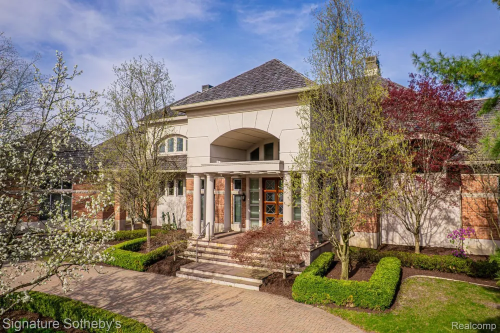 82 CHATEAUX DU LAC Fenton Charter Township, MI 48430