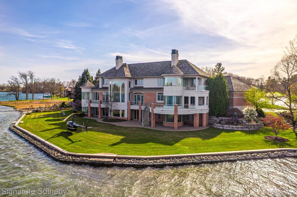 82 CHATEAUX DU LAC Fenton Charter Township, MI 48430