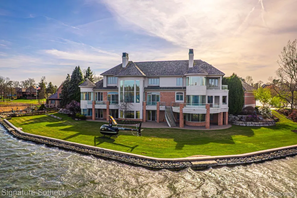 82 CHATEAUX DU LAC Fenton Charter Township, MI 48430