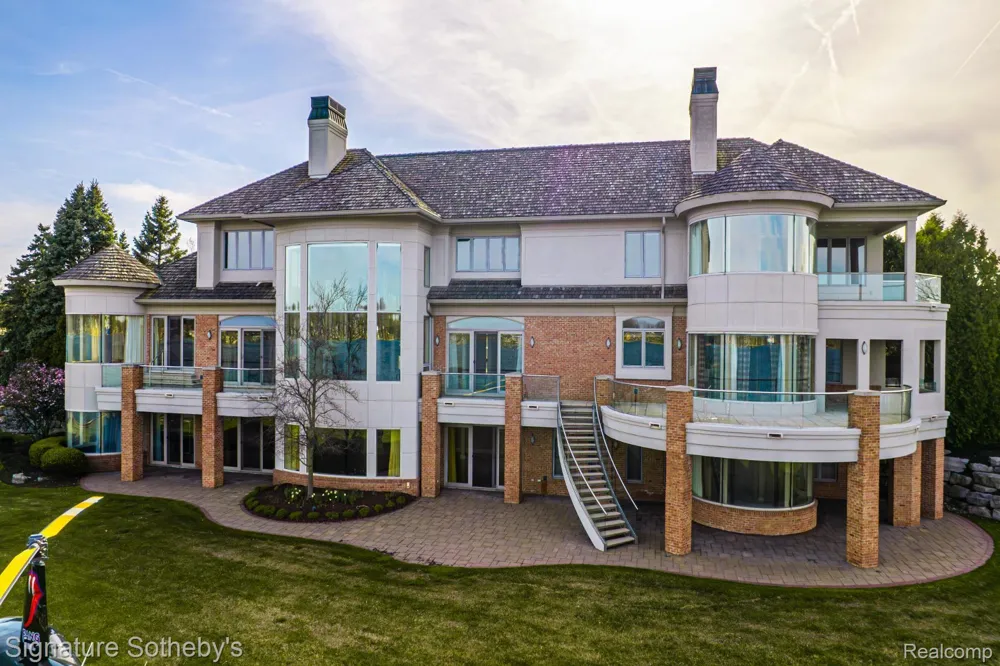 82 CHATEAUX DU LAC Fenton Charter Township, MI 48430