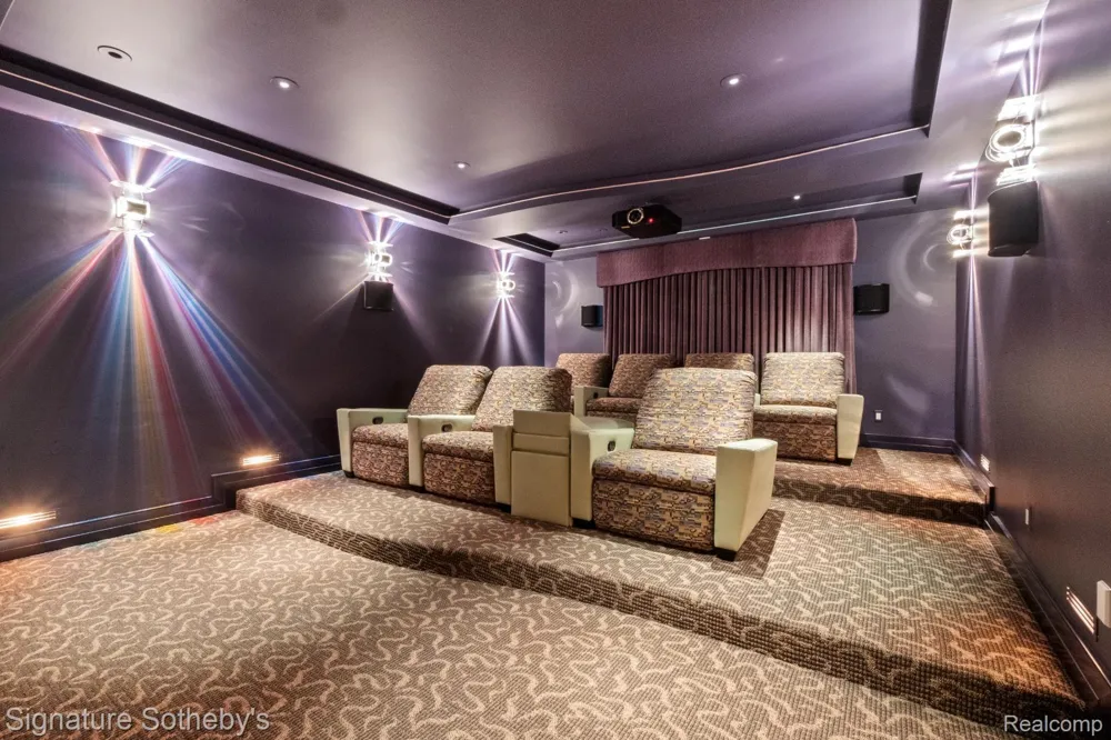 82 CHATEAUX DU LAC Fenton Charter Township, MI 48430