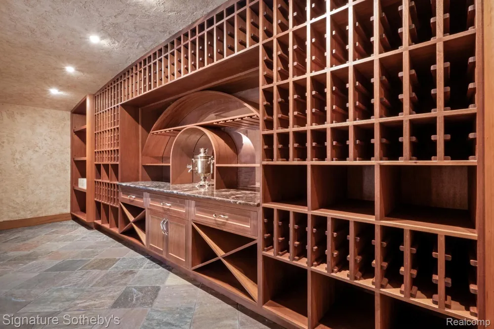 82 CHATEAUX DU LAC Fenton Charter Township, MI 48430