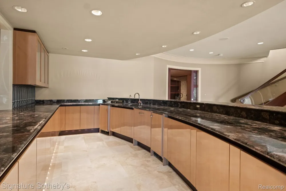 82 CHATEAUX DU LAC Fenton Charter Township, MI 48430