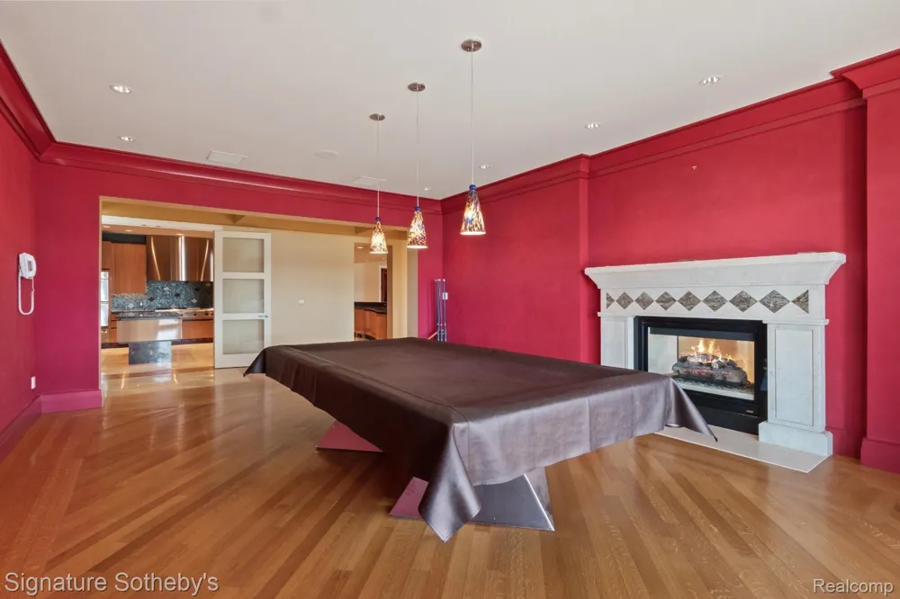82 CHATEAUX DU LAC Fenton Charter Township, MI 48430