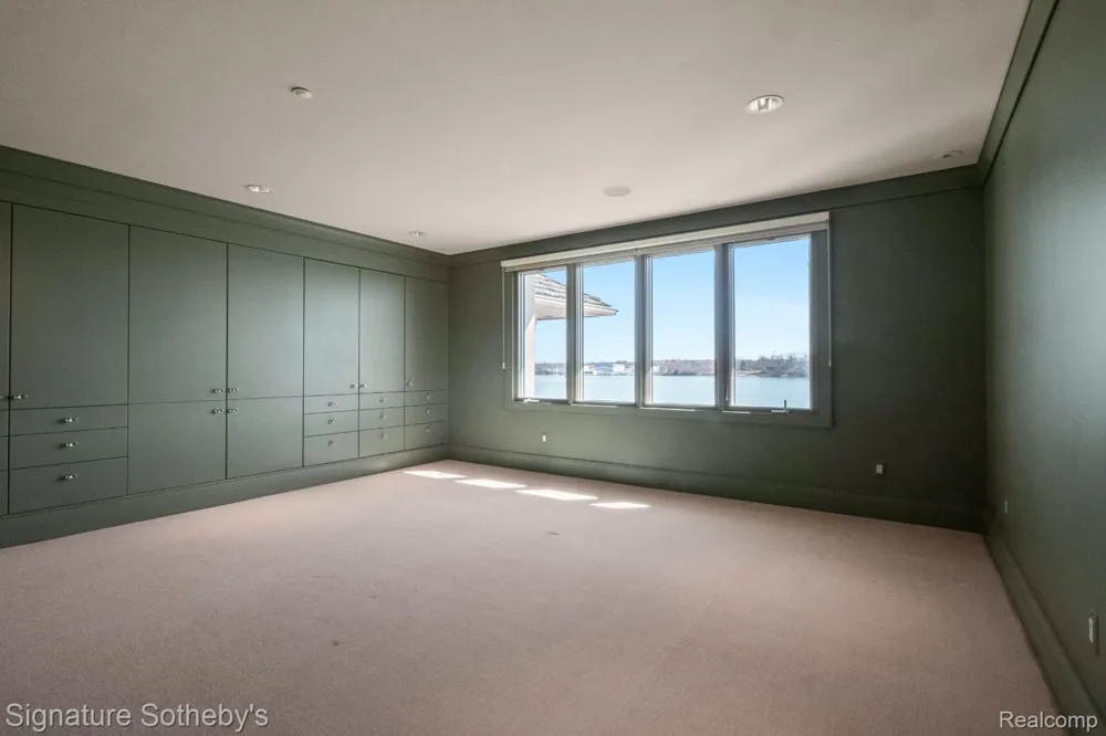82 CHATEAUX DU LAC Fenton Charter Township, MI 48430