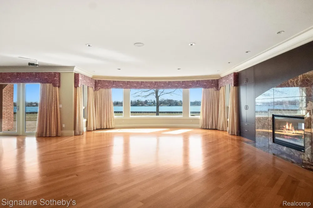 82 CHATEAUX DU LAC Fenton Charter Township, MI 48430