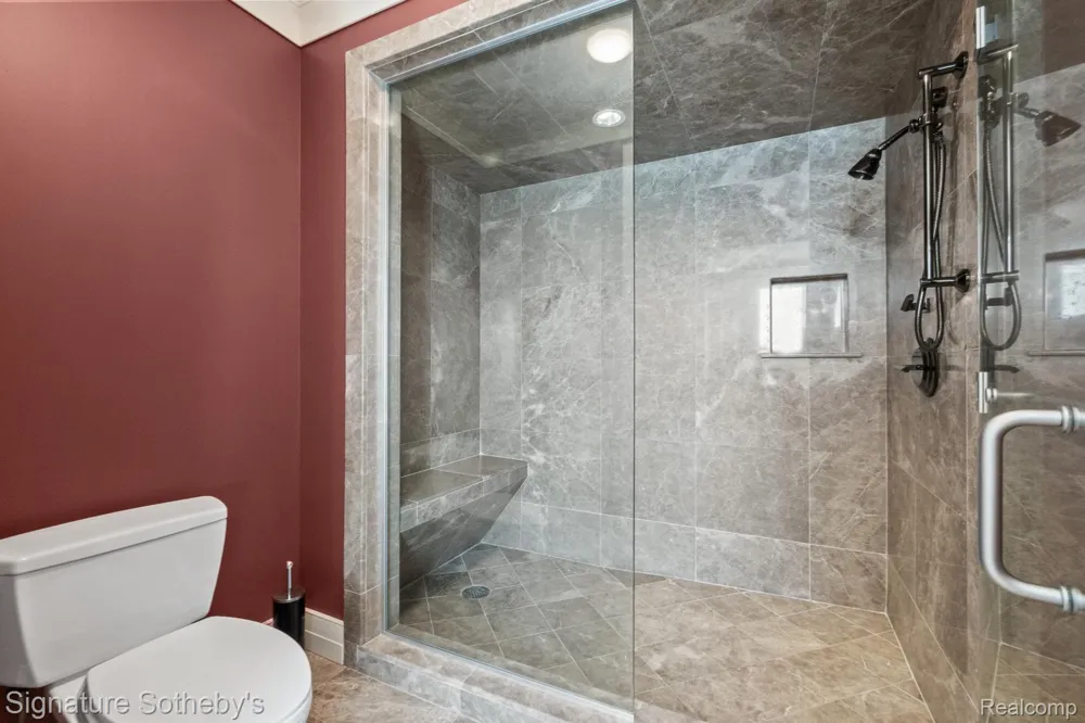 82 CHATEAUX DU LAC Fenton Charter Township, MI 48430
