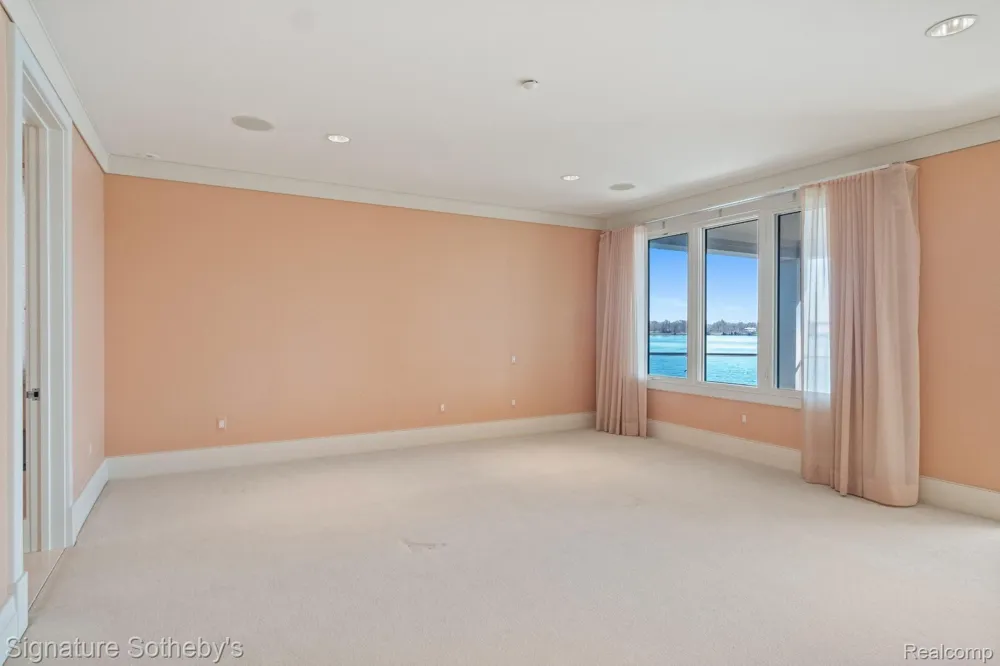 82 CHATEAUX DU LAC Fenton Charter Township, MI 48430