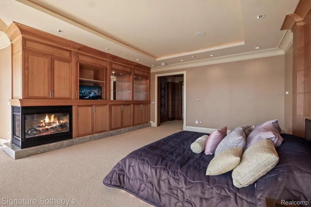 82 CHATEAUX DU LAC Fenton Charter Township, MI 48430