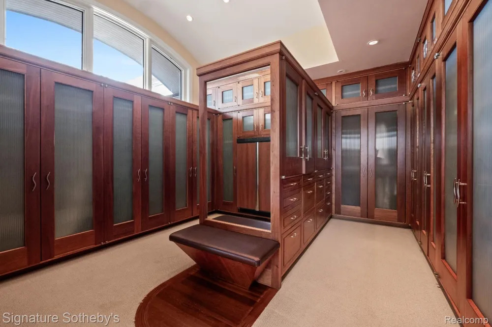 82 CHATEAUX DU LAC Fenton Charter Township, MI 48430