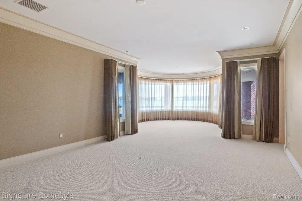 82 CHATEAUX DU LAC Fenton Charter Township, MI 48430