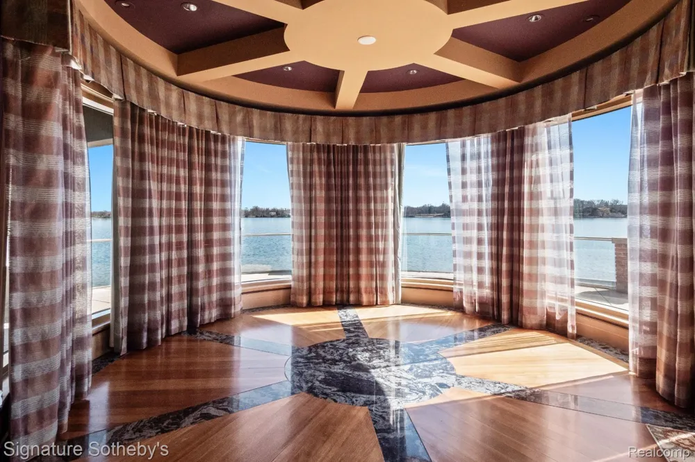 82 CHATEAUX DU LAC Fenton Charter Township, MI 48430