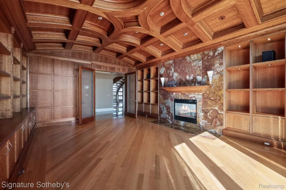 82 CHATEAUX DU LAC Fenton Charter Township, MI 48430
