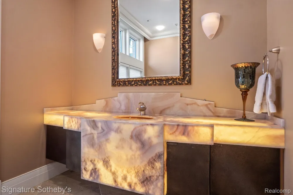 82 CHATEAUX DU LAC Fenton Charter Township, MI 48430