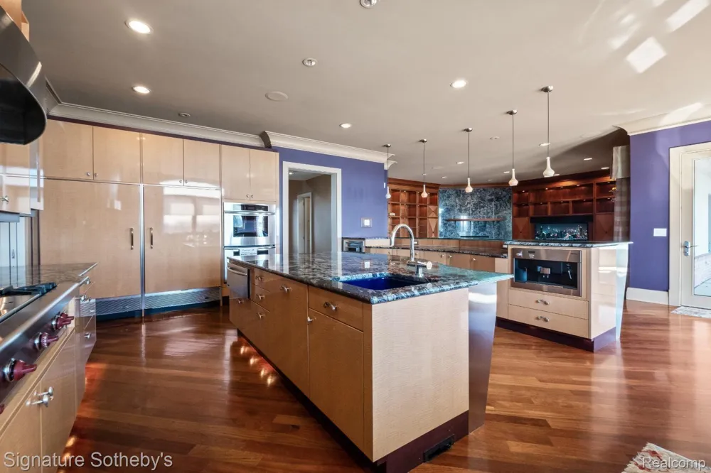 82 CHATEAUX DU LAC Fenton Charter Township, MI 48430