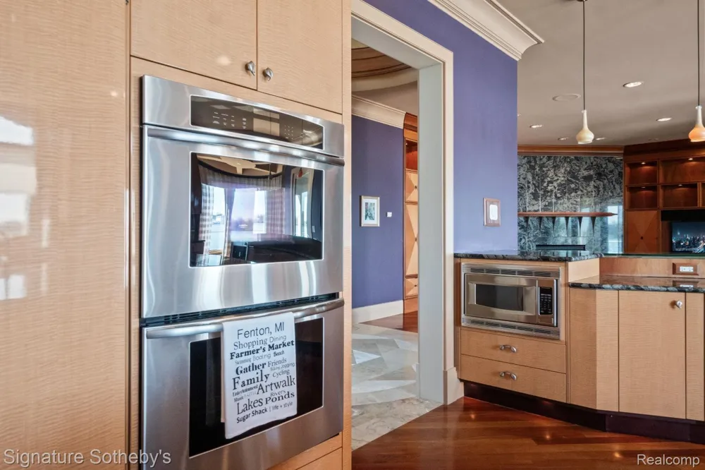 82 CHATEAUX DU LAC Fenton Charter Township, MI 48430