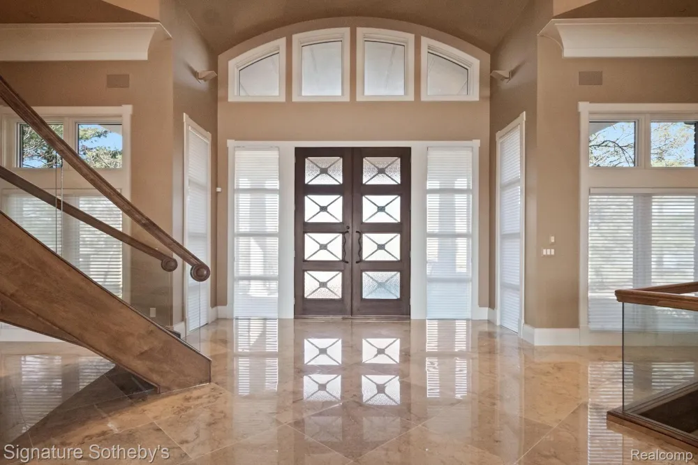 82 CHATEAUX DU LAC Fenton Charter Township, MI 48430