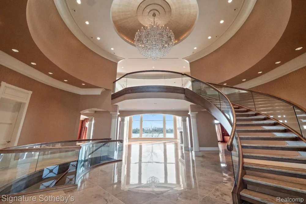 82 CHATEAUX DU LAC Fenton Charter Township, MI 48430