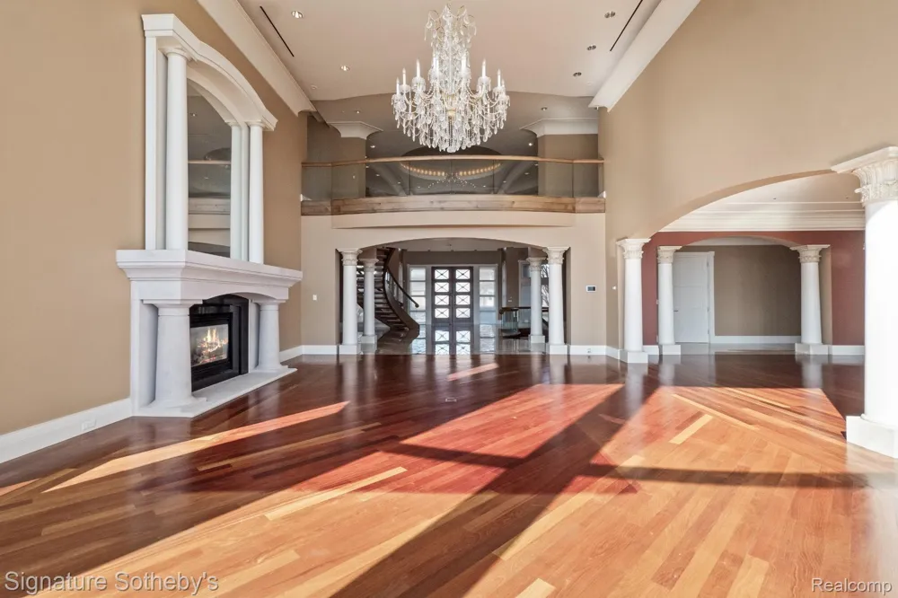 82 CHATEAUX DU LAC Fenton Charter Township, MI 48430