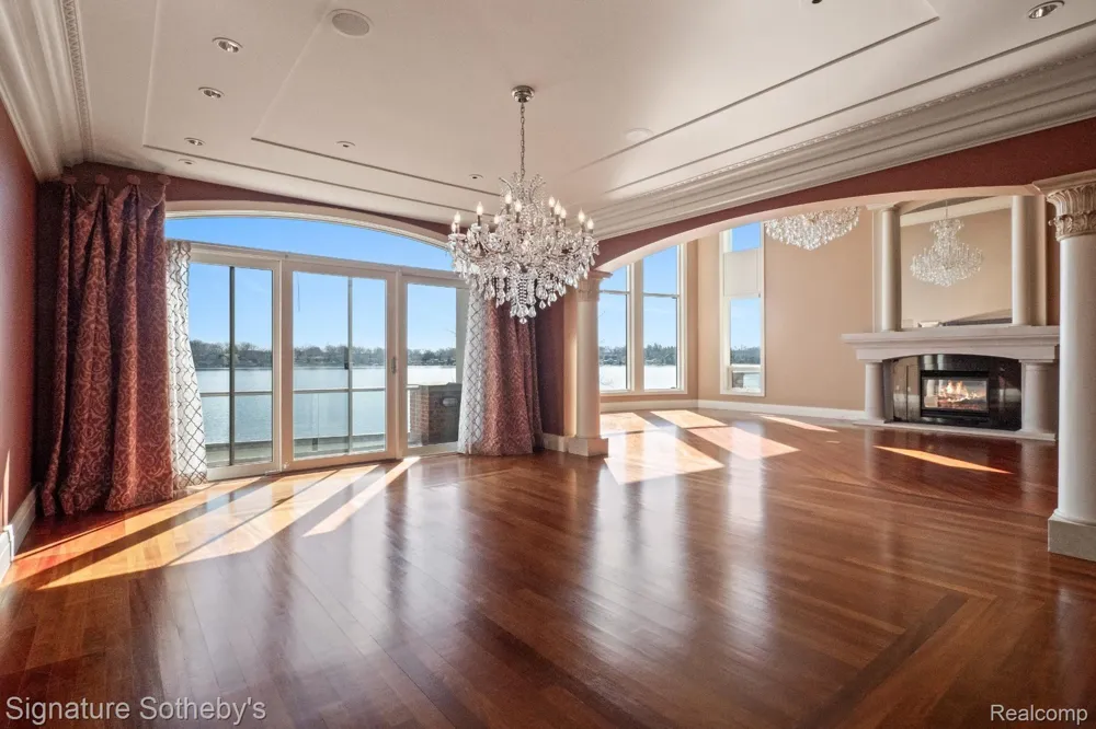 82 CHATEAUX DU LAC Fenton Charter Township, MI 48430
