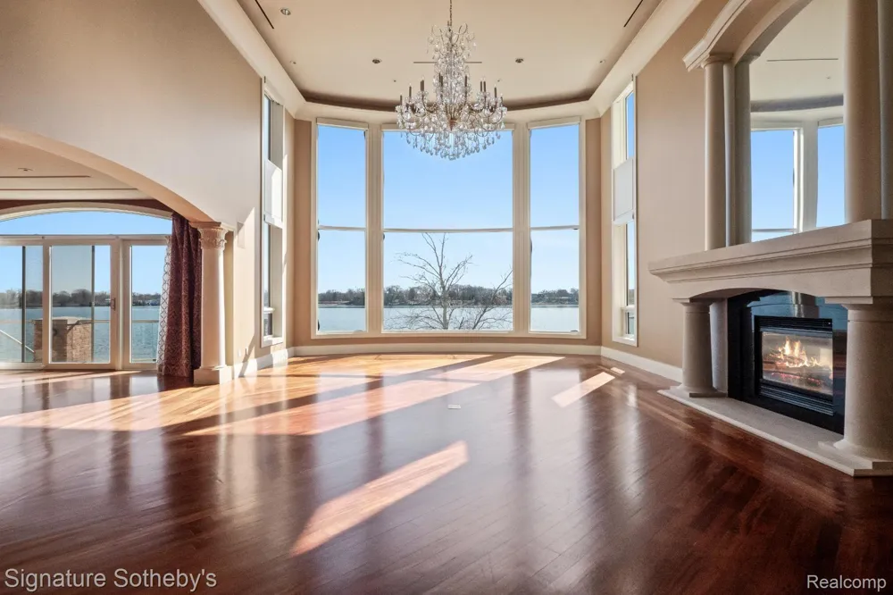 82 CHATEAUX DU LAC Fenton Charter Township, MI 48430