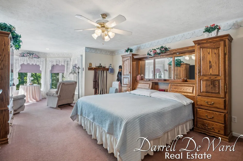 13850 Thompson Drive NE Lowell, MI 49331