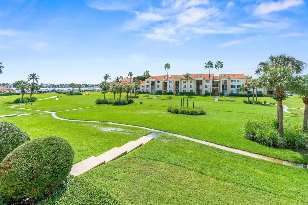145 Yacht Club Way #210 Hypoluxo, FL 33462