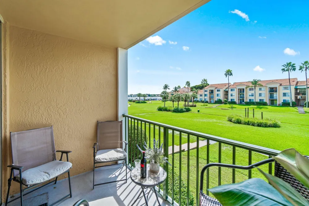 145 Yacht Club Way #210 Hypoluxo, FL 33462