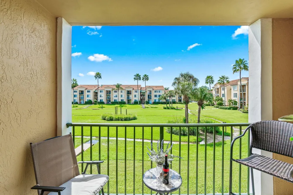 145 Yacht Club Way #210 Hypoluxo, FL 33462