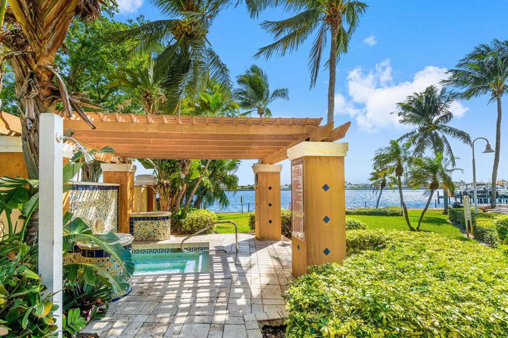 145 Yacht Club Way #210 Hypoluxo, FL 33462