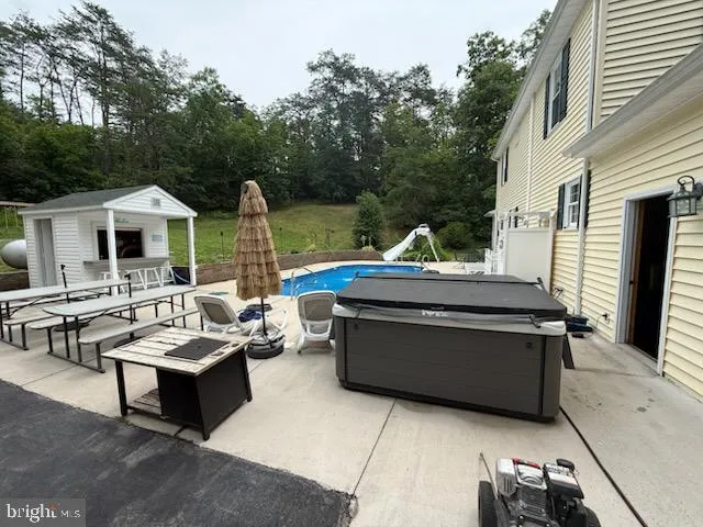 6180 SLANESVILLE PIKE ROAD Points, WV 25437