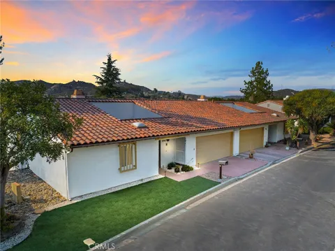 1232 La Paloma Glen