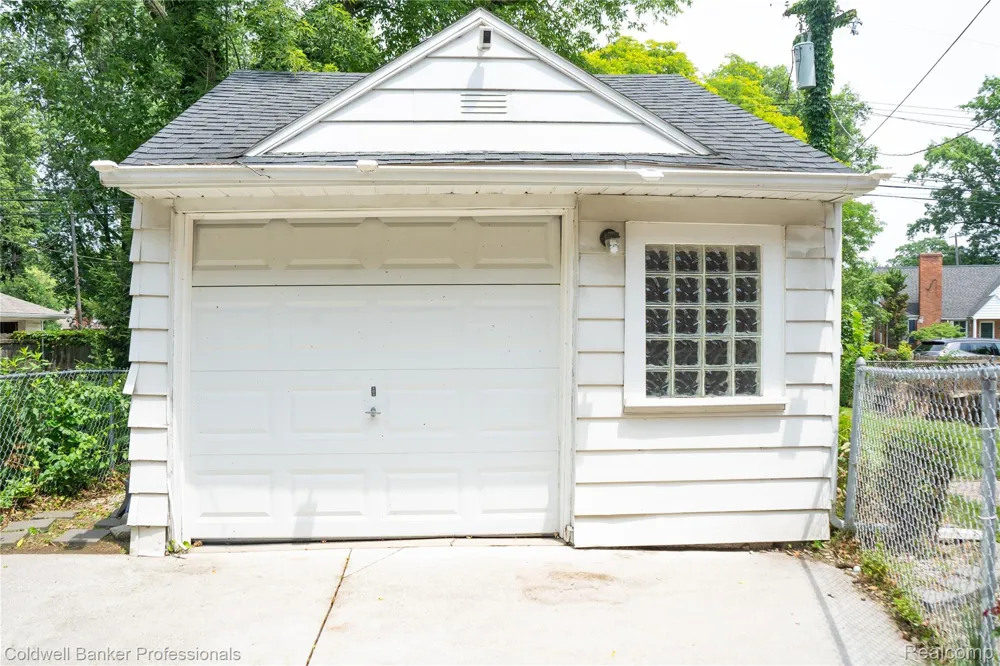 1168 Vernier Road Grosse Pointe Woods City, MI 48236