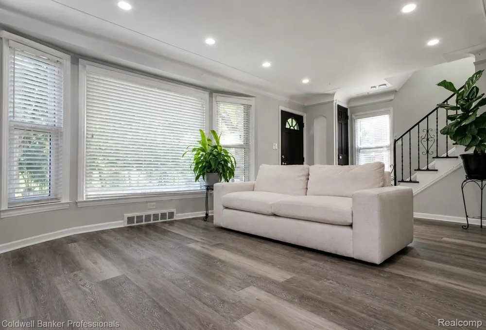 1168 Vernier Road Grosse Pointe Woods City, MI 48236