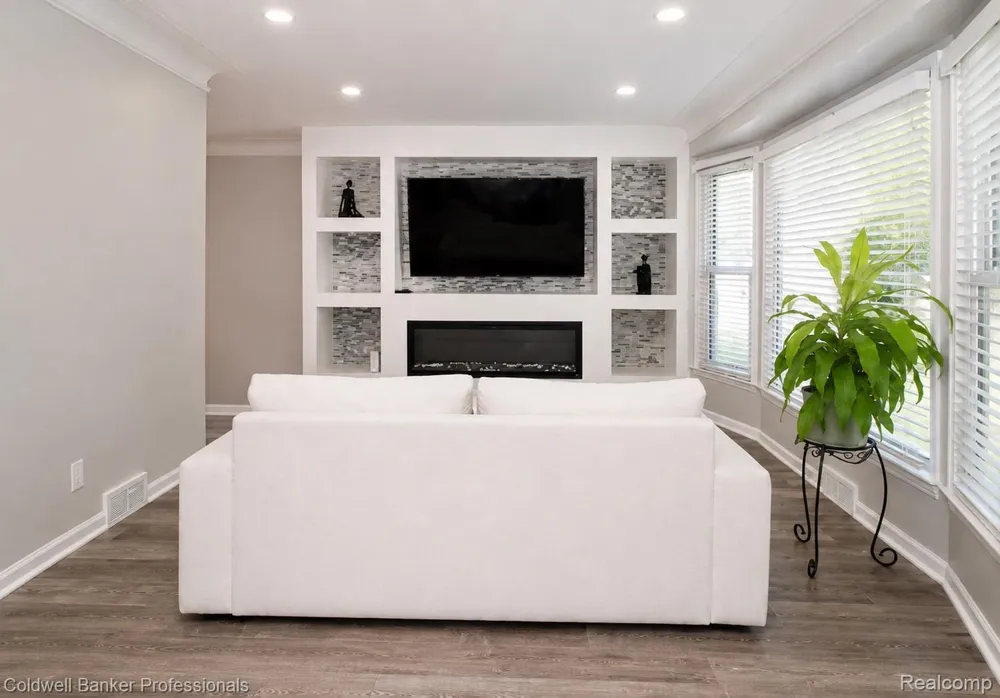 1168 Vernier Road Grosse Pointe Woods City, MI 48236