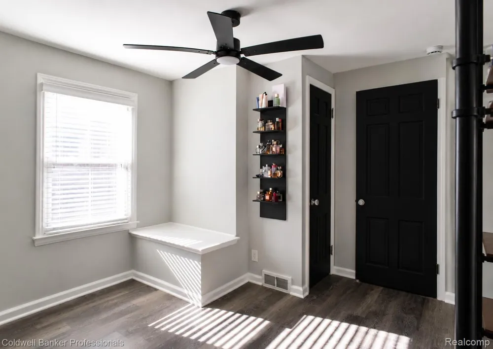 1168 Vernier Road Grosse Pointe Woods City, MI 48236