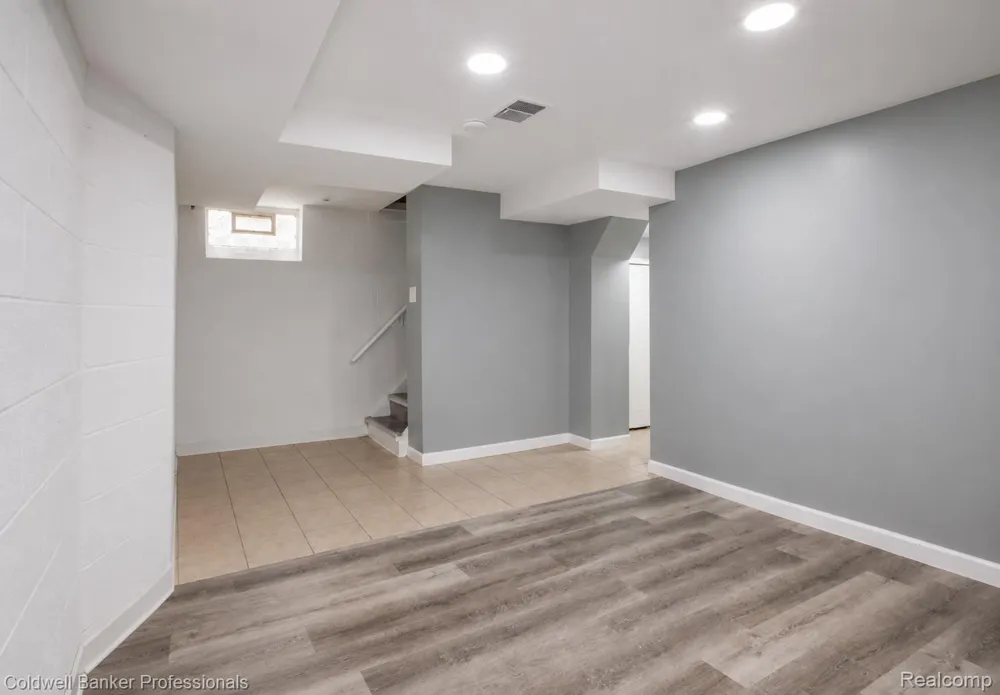 1168 Vernier Road Grosse Pointe Woods City, MI 48236
