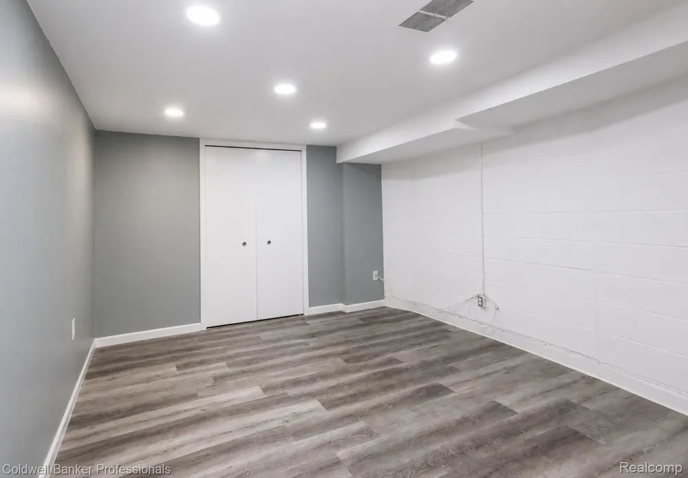 1168 Vernier Road Grosse Pointe Woods City, MI 48236