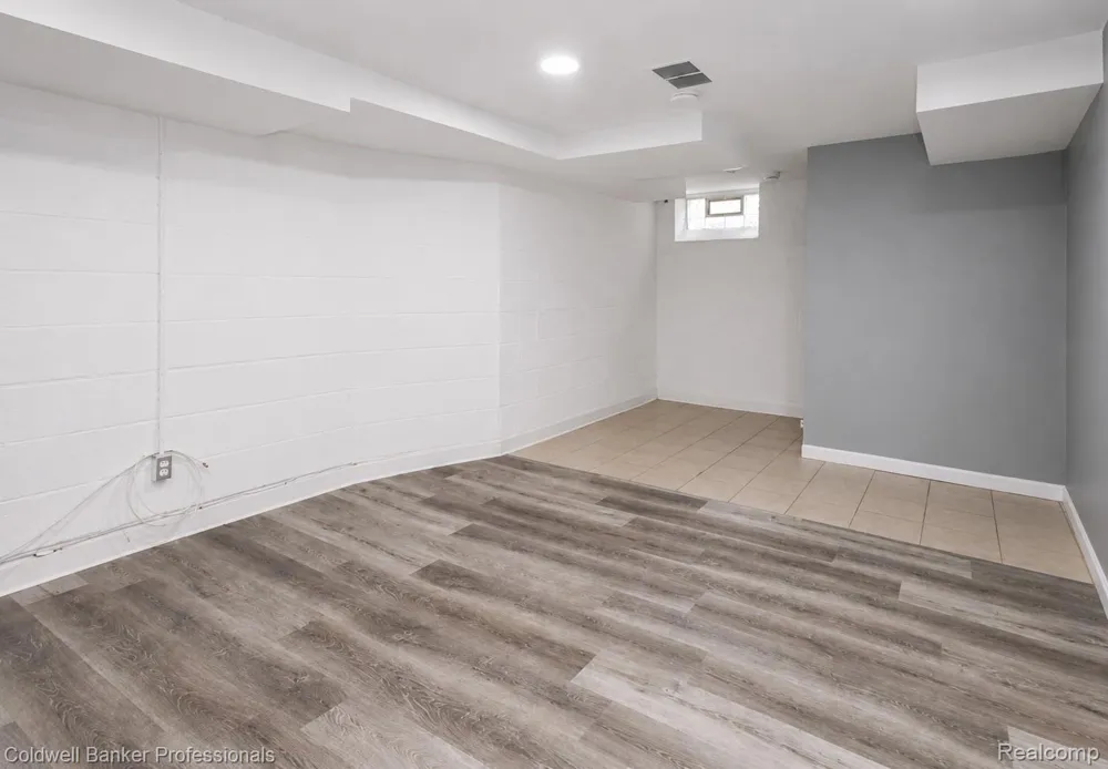 1168 Vernier Road Grosse Pointe Woods City, MI 48236