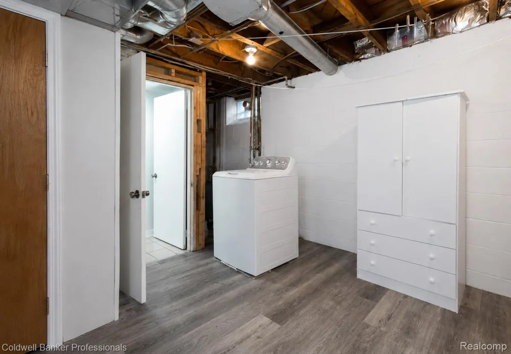 1168 Vernier Road Grosse Pointe Woods City, MI 48236