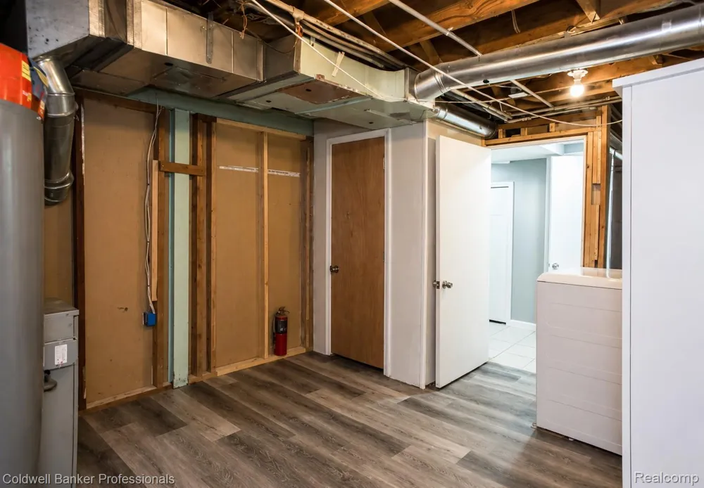 1168 Vernier Road Grosse Pointe Woods City, MI 48236