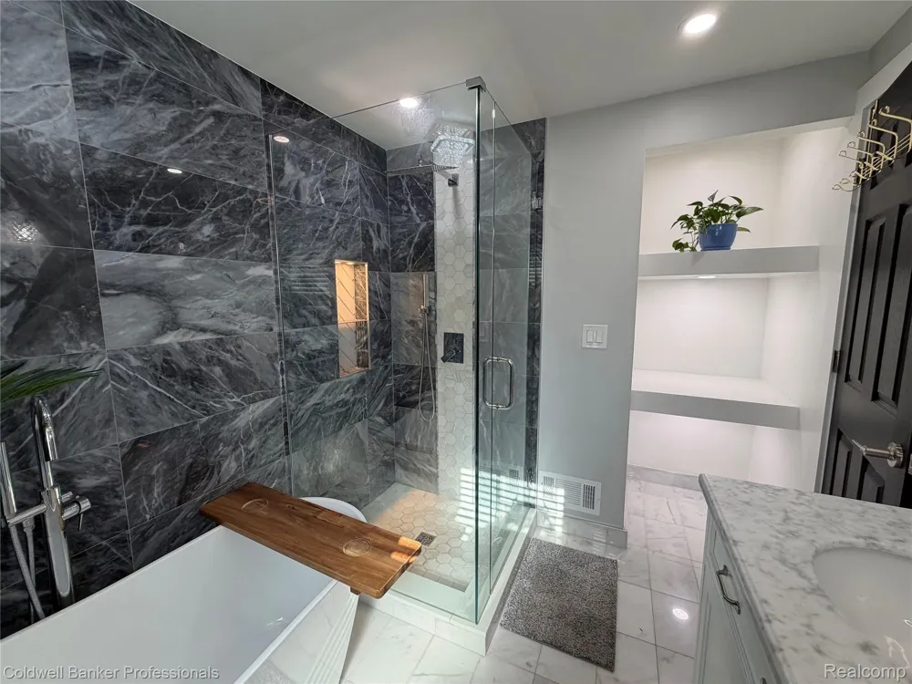 1168 Vernier Road Grosse Pointe Woods City, MI 48236