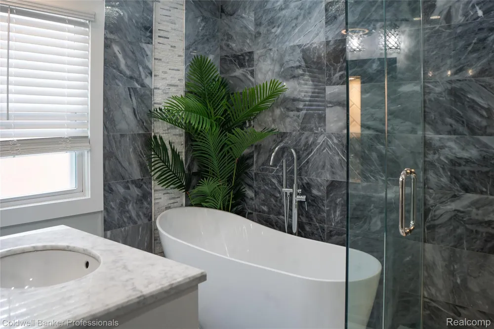 1168 Vernier Road Grosse Pointe Woods City, MI 48236