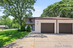 17570 Parkwood Drive #A Spring Lake, MI 49456