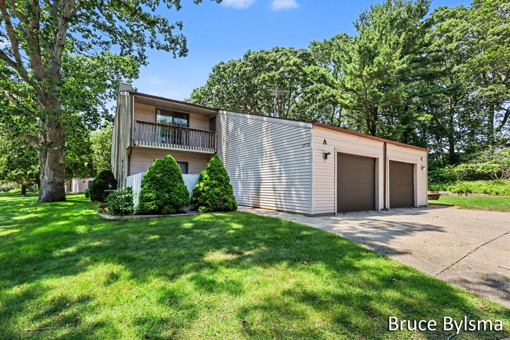 17570 Parkwood Drive #A Spring Lake, MI 49456