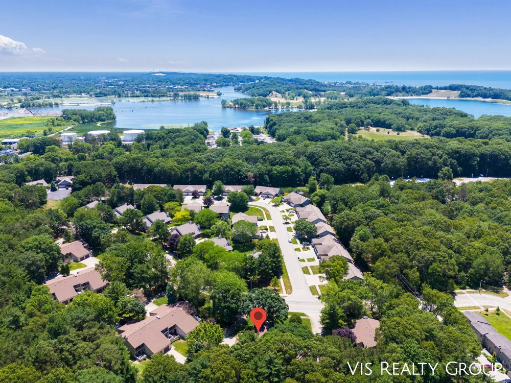 17570 Parkwood Drive #A Spring Lake, MI 49456