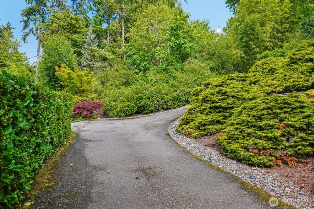 8114 W Mercer Way Mercer Island, WA 98040