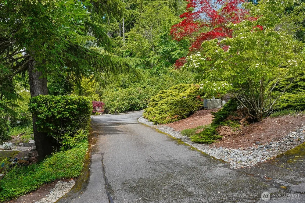 8114 W Mercer Way Mercer Island, WA 98040